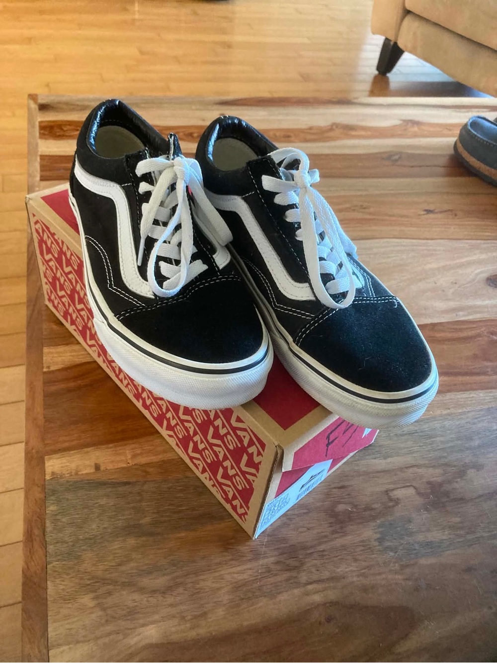 Vans Old Skool Black and White Box Label